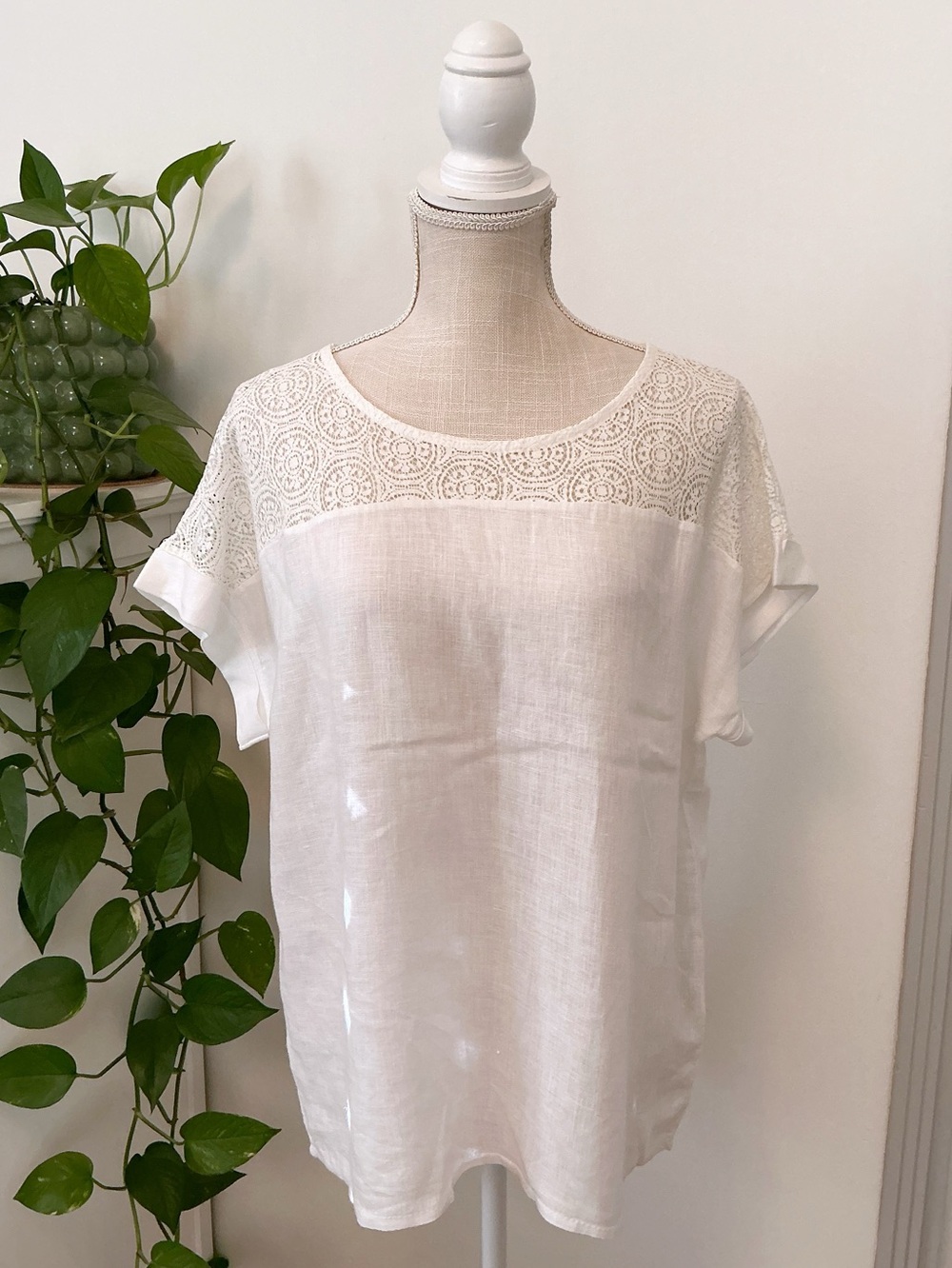 Bellambra | White Linen Lace Yoke Short Sleeve Top size M